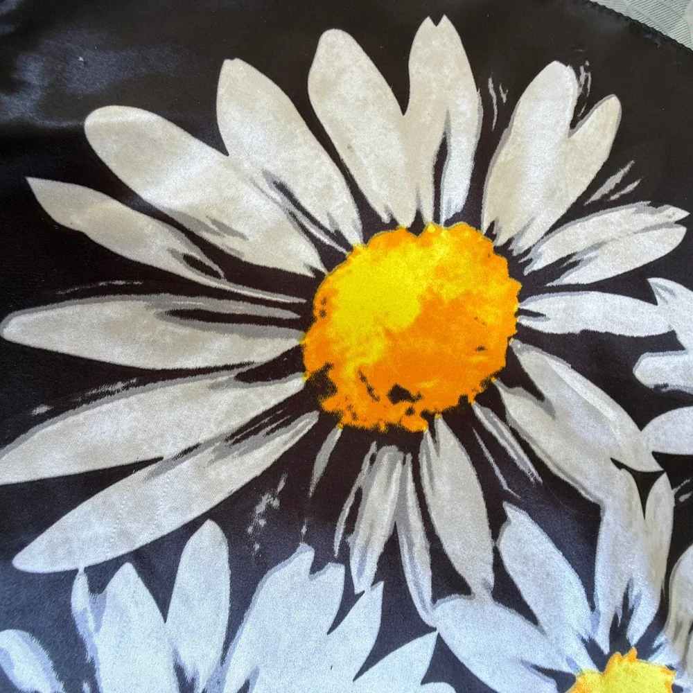 Vabovin Black Daisy Floral Silk Feeling Square Scarf Large 35x35